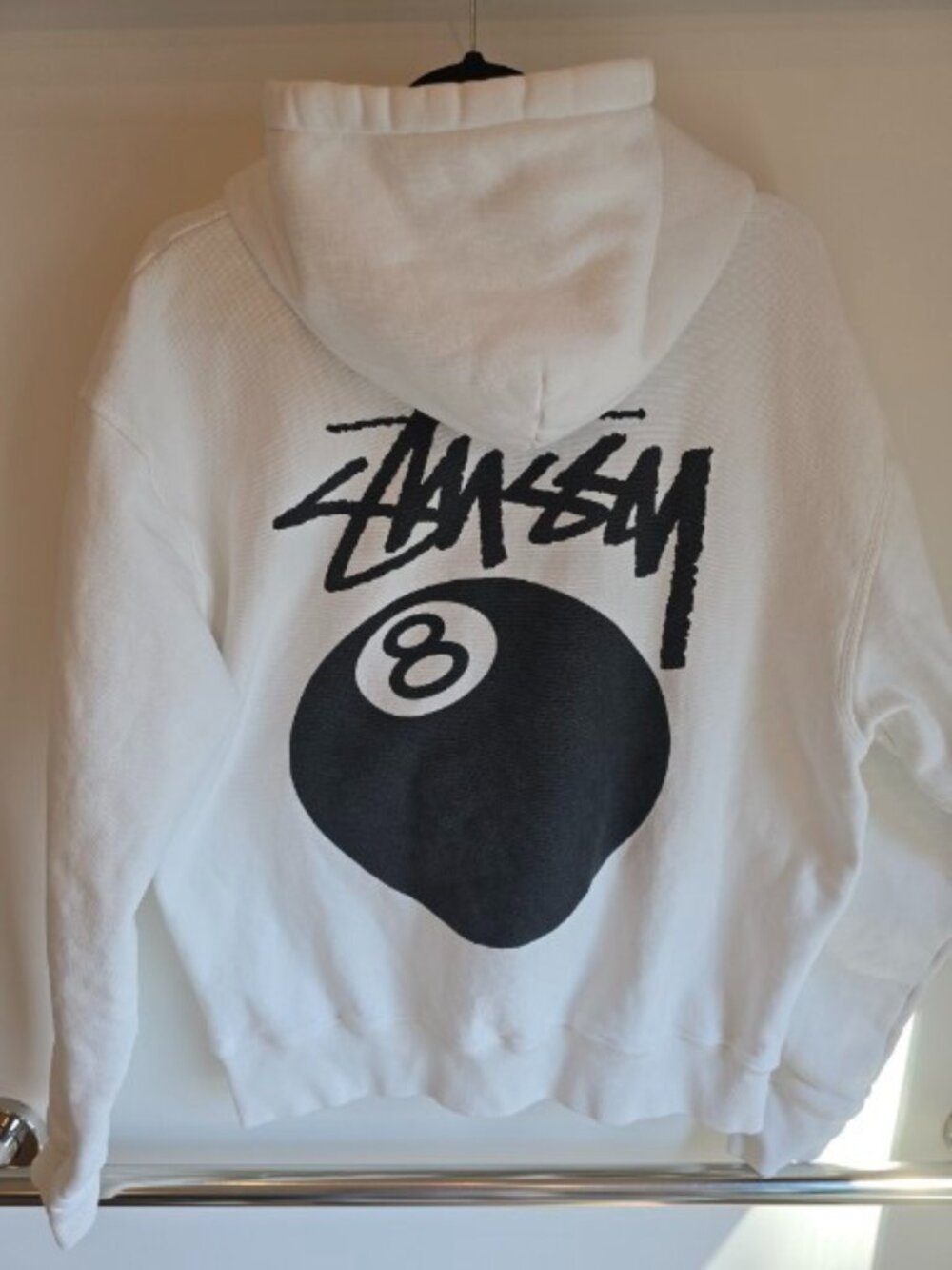 Authentic Stussy 8 Ball Hoodie in white - Mens Large - Like New